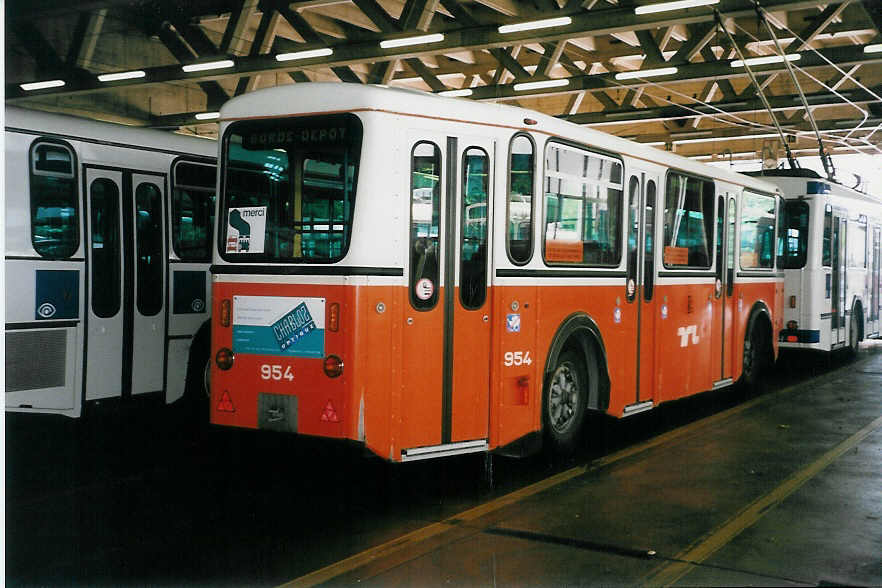 (033'425) - TL Lausanne - Nr. 954 - Rochat/Lauber Personenanh�nger am 7. Juli 1999 in Lausanne, D�p�t Borde