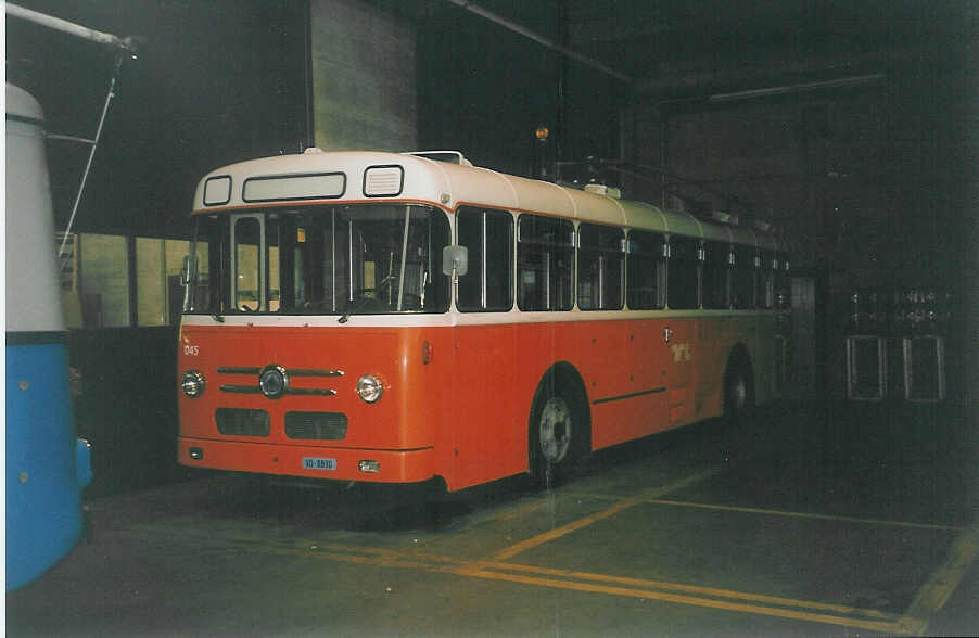 (033'429) - TL Lausanne - Nr. 45/VD 8830 - Saurer/Saurer Enteiser (ex Nr. 1635+259) am 7. Juli 1999 in Lausanne, D�p�t Borde