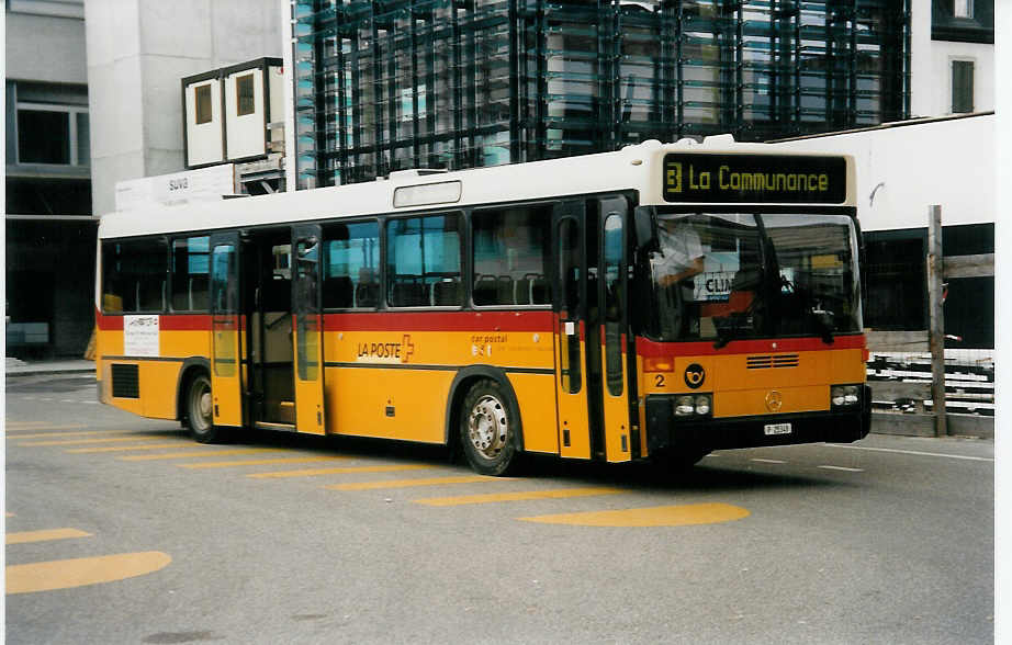 (033'911) - PTT-Regie - P 25'348 - Mercedes/R&J am 9. Juli 1999 beim Bahnhof Del�mont