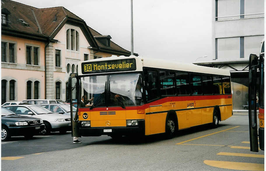 (033'919) - PTT-Regie - P 25'346 - Mercedes/R&J am 9. Juli 1999 beim Bahnhof Del�mont