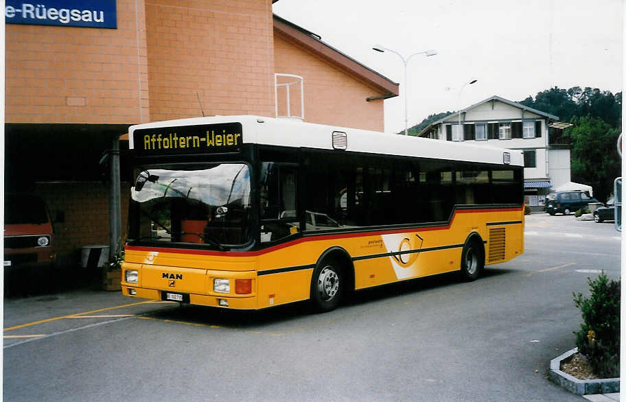 (034'603) - Trachsel, Hasle-R�egsau - BE 102'735 - MAN/Lauber am 14. Juli 1999 beim Bahnhof Hasle-R�egsau