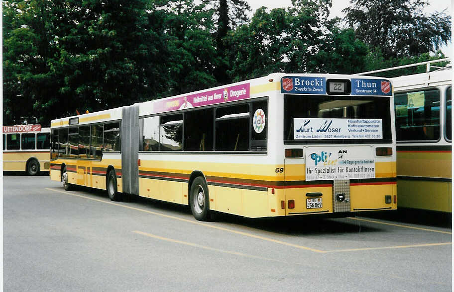 (035'005) - STI Thun - Nr. 69/BE 456'869 - MAN am 31. Juli 1999 bei der Schiffl�ndte Thun