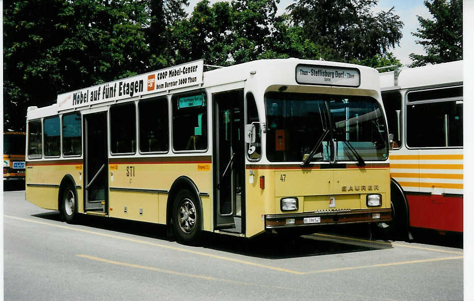 (035'012) - STI Thun - Nr. 47/BE 396'547 - Saurer/R&J am 3. August 1999 bei der Schiffl�ndte Thun