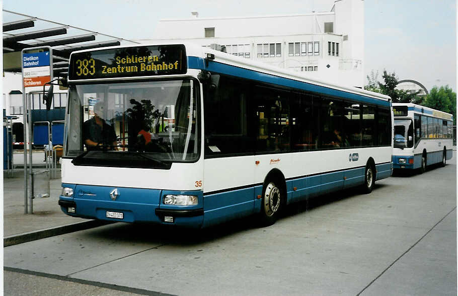 (035'020) - H�rzeler, Dietikon - Nr. 35/ZH 482'379 - Renault am 4. August 1999 beim Bahnhof Dietikon