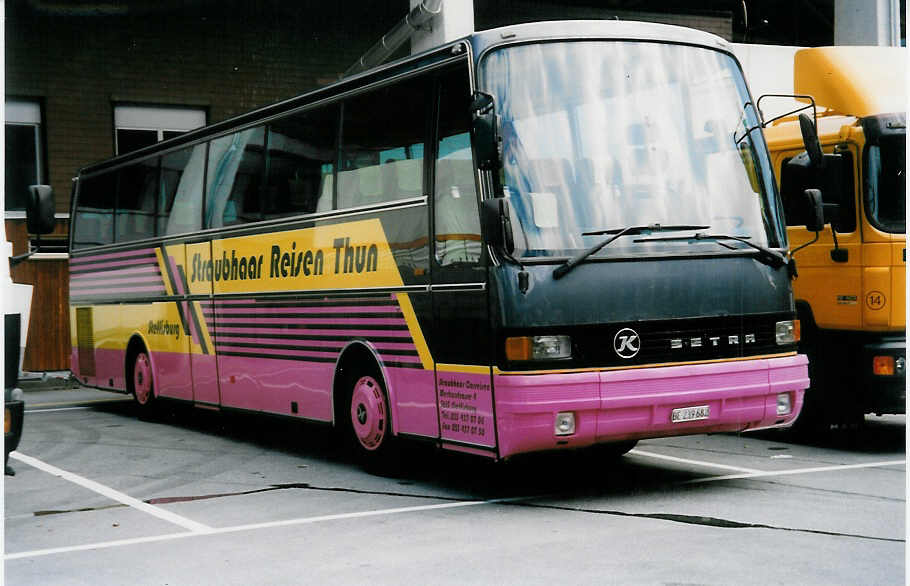 (035'317) - Straubhaar, Thun - BE 239'682 - Setra (ex M�ller, Uttigen) am 18. August 1999 in Thun, Grabengut
