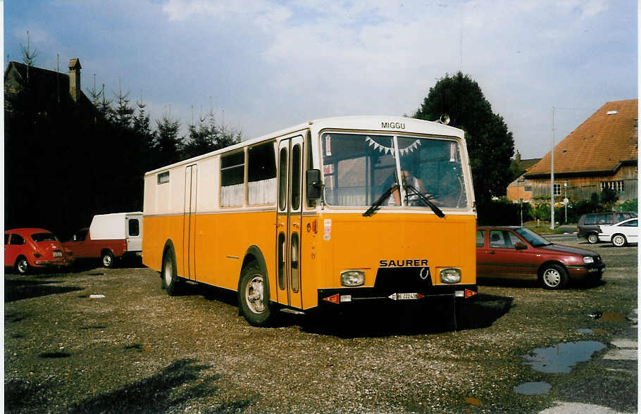 (036'026) - Schlumpf, Bern - BE 222'438 - Saurer/Hess (ex Rattin, Schaffhausen Nr. 25; ex Rattin, Schaffhausen Nr. 19) am 28. August 1999 in Ober�nz, Gasthof Kreuz