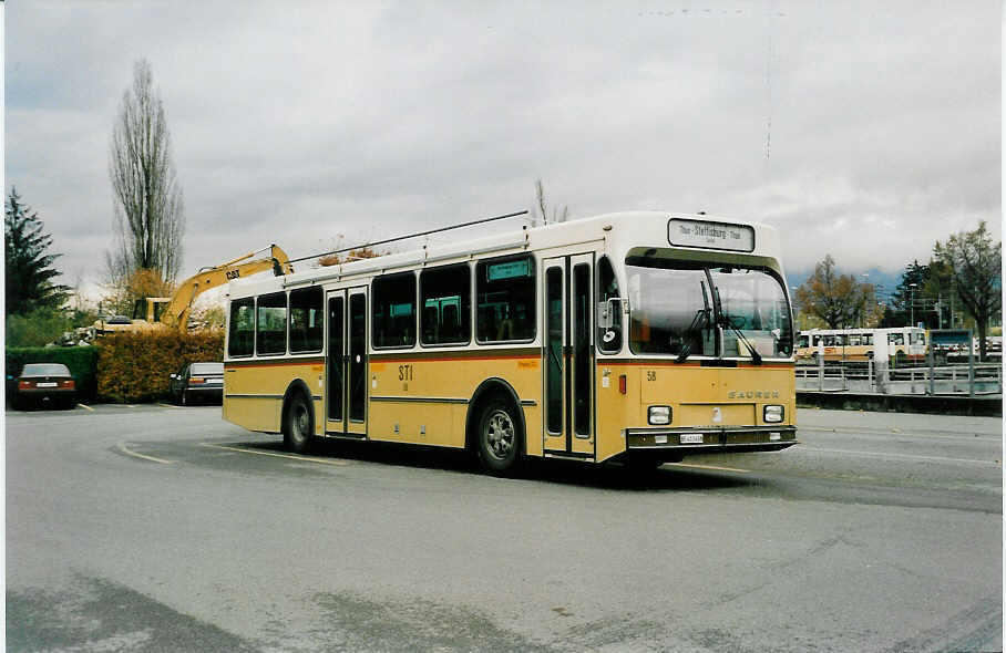 (037'713) - STI Thun - Nr. 58/BE 413'458 - Saurer/R&J am 11. November 1999 bei der Schiffl�ndte Thun