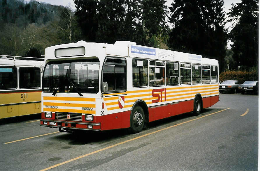 (038'910) - STI Thun - Nr. 30/BE 419'030 - Volvo/R&J (ex SAT Thun Nr. 30) am 7. Februar 2000 bei der Schiffl�ndte Thun
