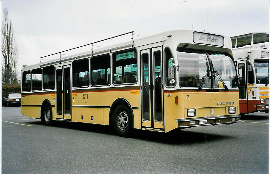(038'911) - STI Thun - Nr. 54/BE 396'554 - Saurer/R&J am 7. Februar 2000 bei der Schiffl�ndte Thun