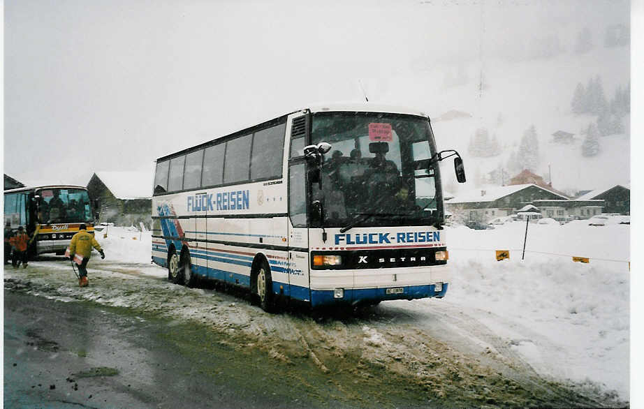 (039'207) - Fl�ck, Brienz - BE 13'878 - Setra am 20. Februar 2000 in Adelboden, Kreuzweg
