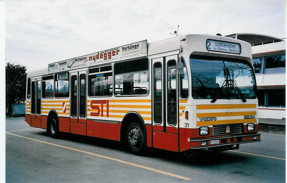 (039'325) - STI Thun - Nr. 31/BE 419'031 - Volvo/R&J (ex SAT Thun Nr. 31) am 24. Februar 2000 bei der Schiffl�ndte Thun