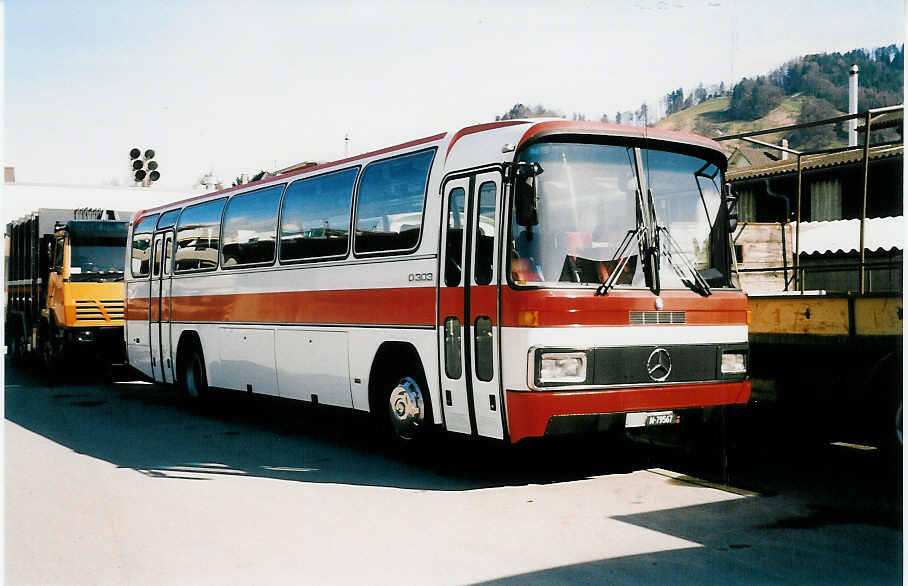 (039'427) - Schweizer Armee - M+79'567 - Mercedes am 3. M�rz 2000 in Thun, Garage STI