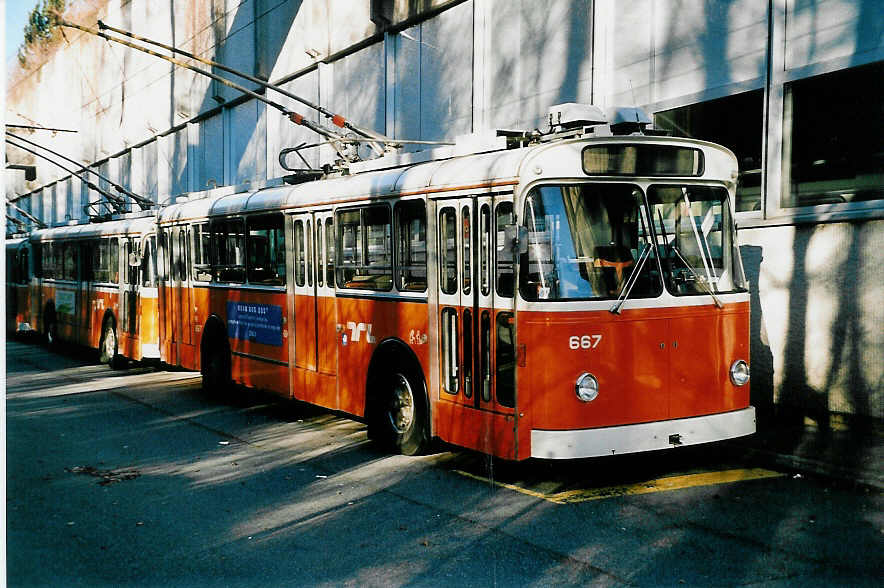 (039'521) - TL Lausanne - Nr. 667 - FBW/Eggli Trolleybus am 5. M�rz 2000 in Lausanne, D�p�t Borde