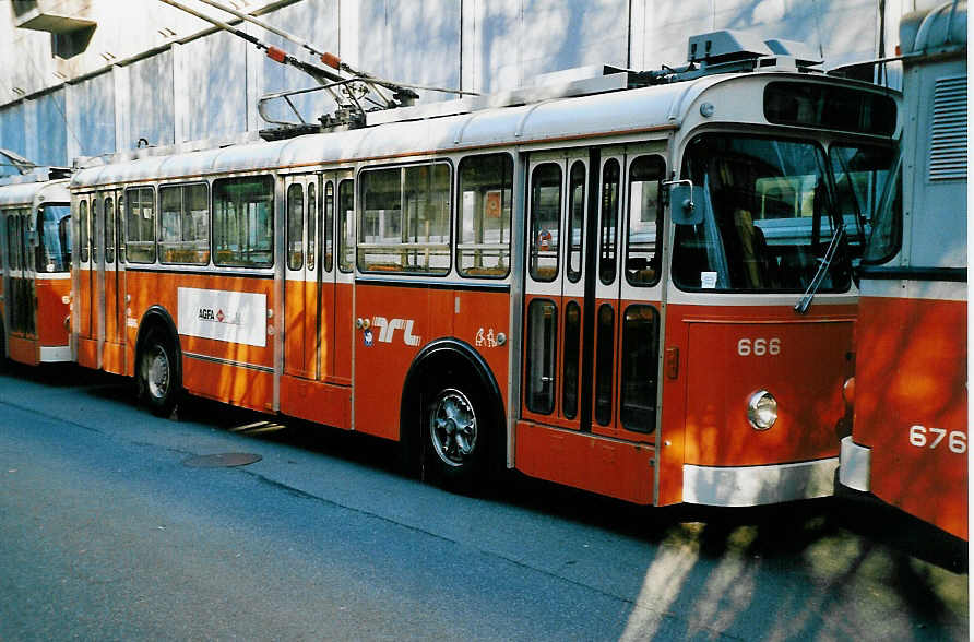 (039'523) - TL Lausanne - Nr. 666 - FBW/Eggli Trolleybus am 5. M�rz 2000 in Lausanne, D�p�t Borde