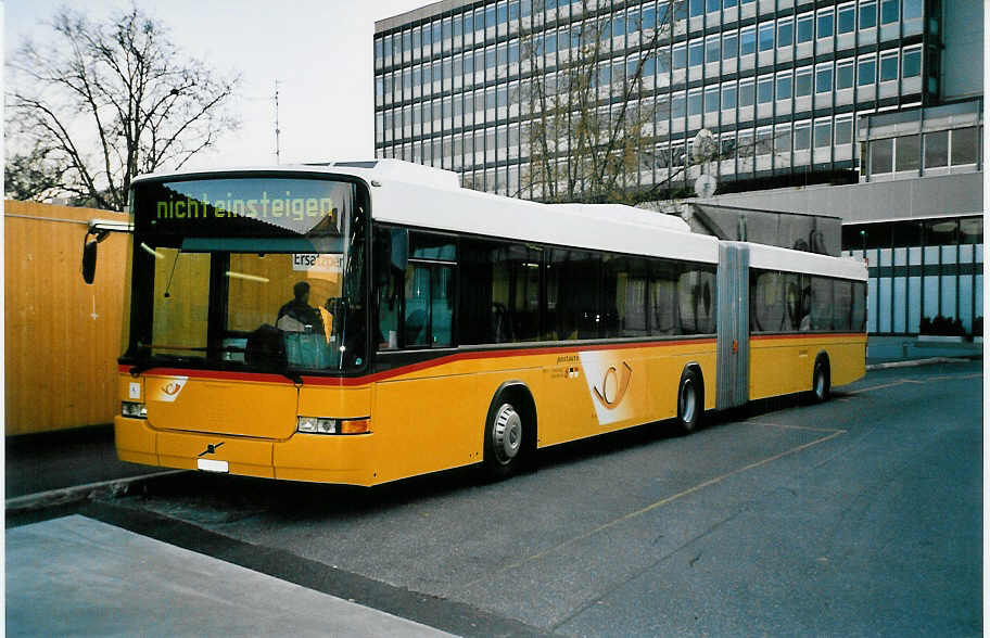 (039'528) - PTT-Regie - P 27'730 - Volvo/Hess am 5. M�rz 2000 in Bern, Postautostation