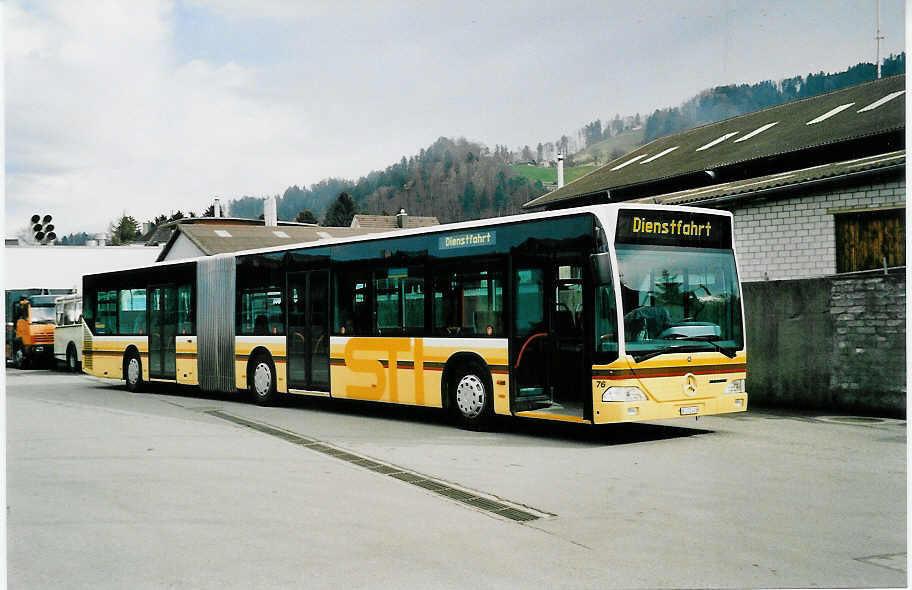 (039'533) - STI Thun - Nr. 76/BE 272'476 - Mercedes am 9. M�rz 2000 in Thun, Garage