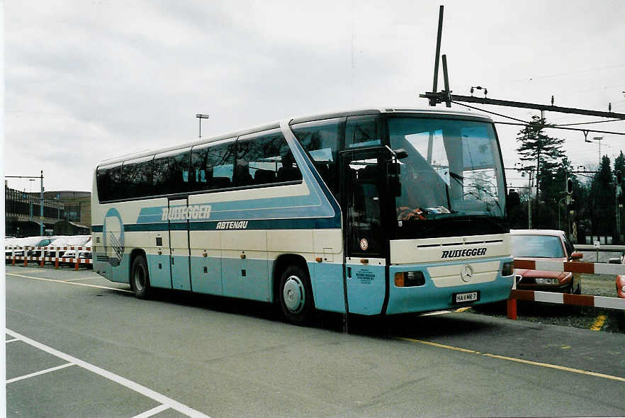 (039'535) - Aus Oesterreich: Russegger, Abtenau - HA MR 7 - Mercedes am 10. M�rz 2000 beim Bahnhof Thun