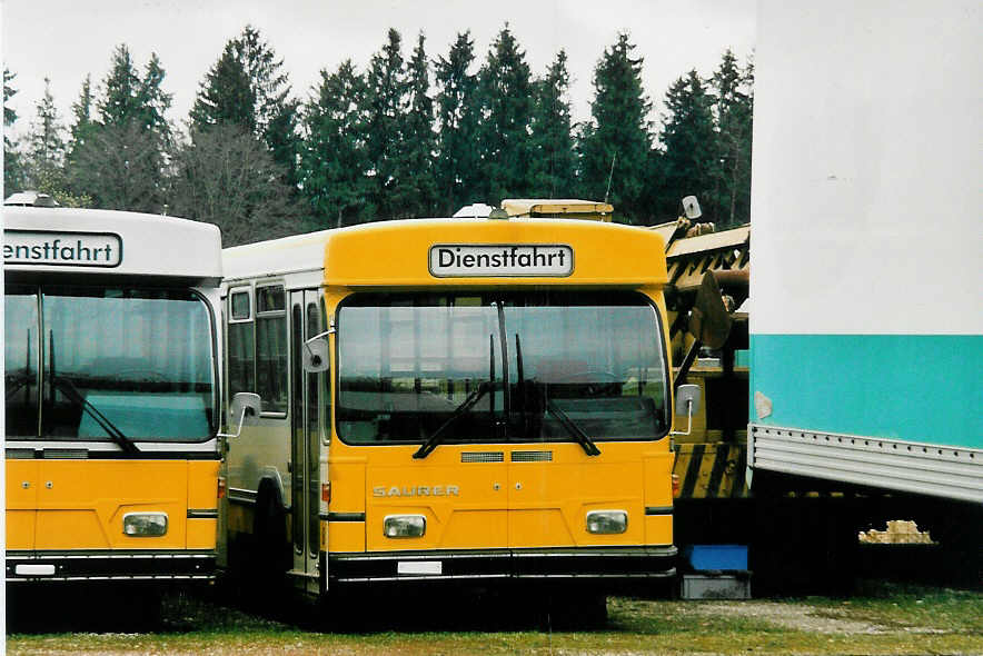 (039'910) - VBSH Schaffhausen - Nr. 8 - Saurer/Hess am 18. M�rz 2000 in Herzogenbuchsee, Heiniger (Teilaufnahme)