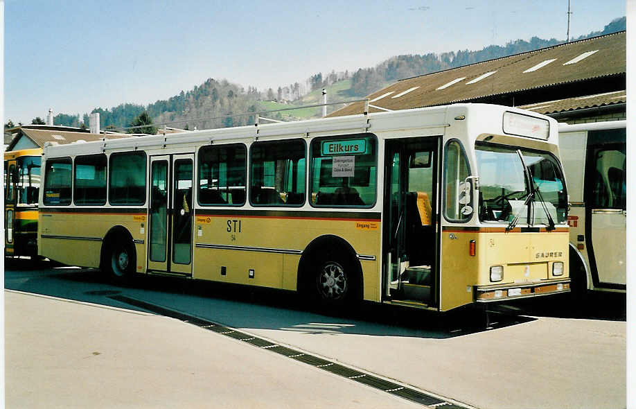 (039'928) - STI Thun - Nr. 54/BE 396'554 - Saurer/R&J am 22. M�rz 2000 in Thun, Garage