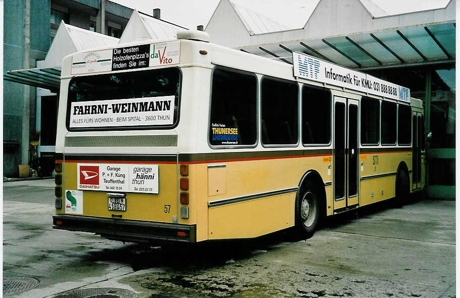(039'933) - STI Thun - Nr. 57/BE 413'457 - Saurer/R&J am 28. M�rz 2000 in Thun, Garage