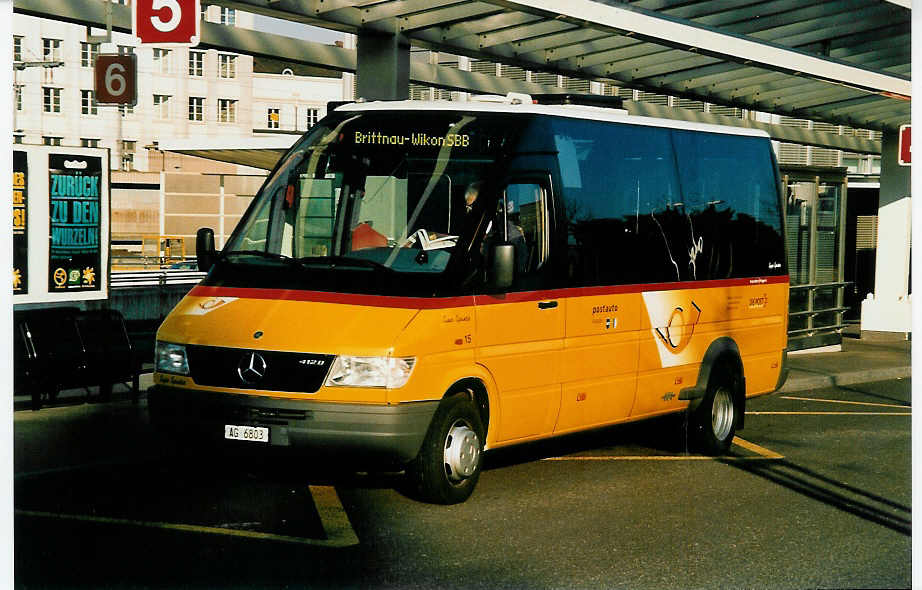 (040'015) - Tschannen, Zofingen - Nr. 15/AG 6803 - Mercedes/Auw�rter am 8. April 2000 beim Bahnhof Zofingen