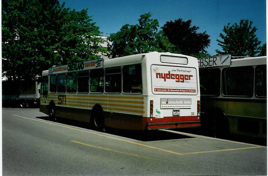 (040'509) - STI Thun - Nr. 33/BE 419'033 - Volvo/R&J (ex SAT Thun Nr. 33) am 11. Mai 2000 bei der Schiffl�ndte Thun