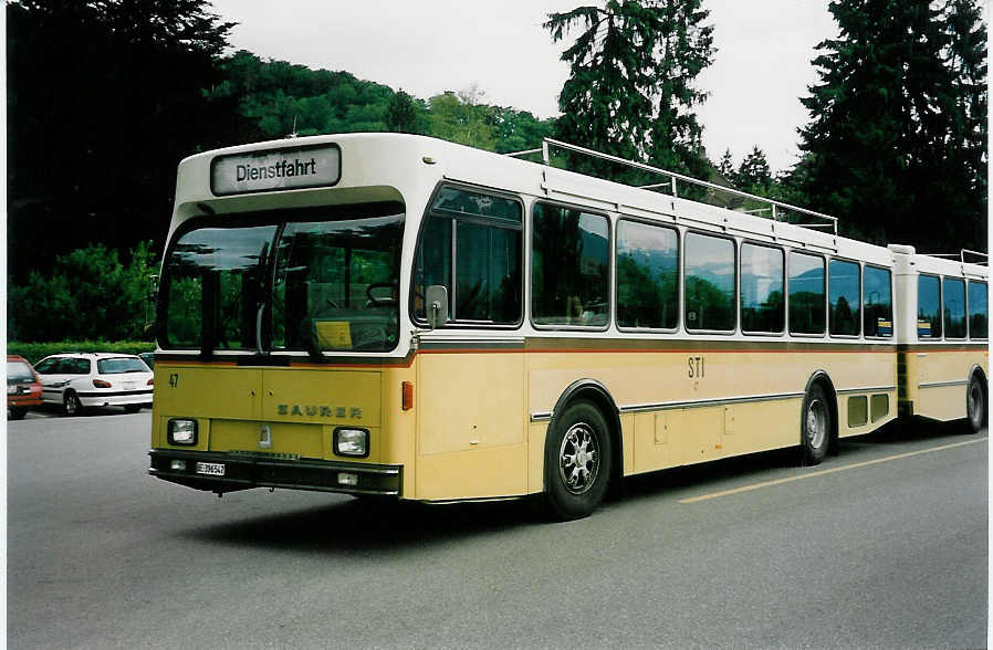 (040'636) - STI Thun - Nr. 47/BE 396'547 - Saurer/R&J am 28. Mai 2000 bei der Schiffl�ndte Thun