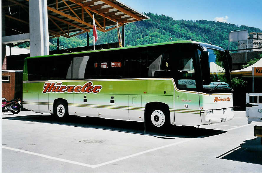 (040'728) - H�rzeler, Dietikon - Nr. 6/ZH 219'939 - Renault am 2. Juni 2000 in Thun, Grabengut