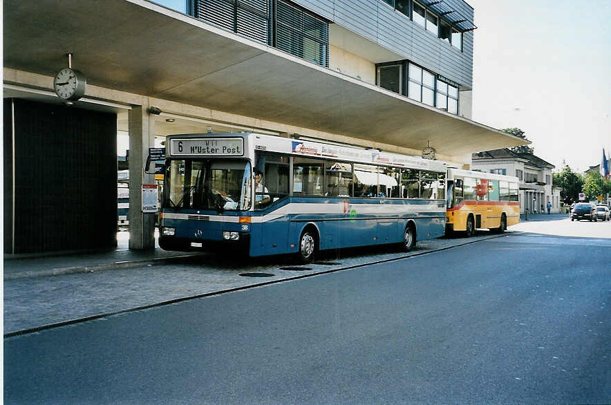 (040'925) - VZO Gr�ningen - Nr. 38/ZH 186'538 - Mercedes am 18. Juni 2000 beim Bahnhof Uster
