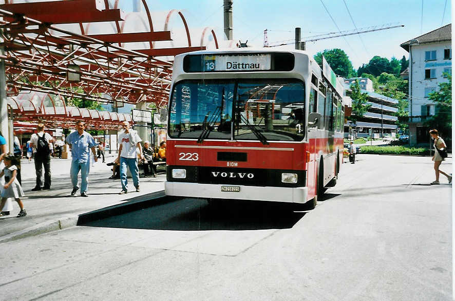 (041'433) - WV Winterthur - Nr. 223/ZH 218'223 - Volvo/T�scher am 19. Juni 2000 beim Hauptbahnhof Winterthur