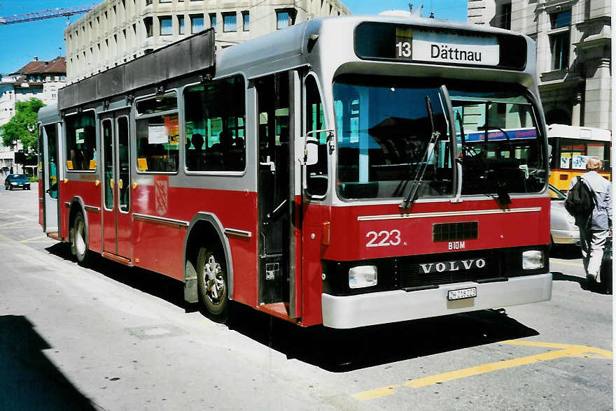 (041'506) - WV Winterthur - Nr. 223/ZH 218'223 - Volvo/T�scher am 19. Juni 2000 beim Hauptbahnhof Winterthur