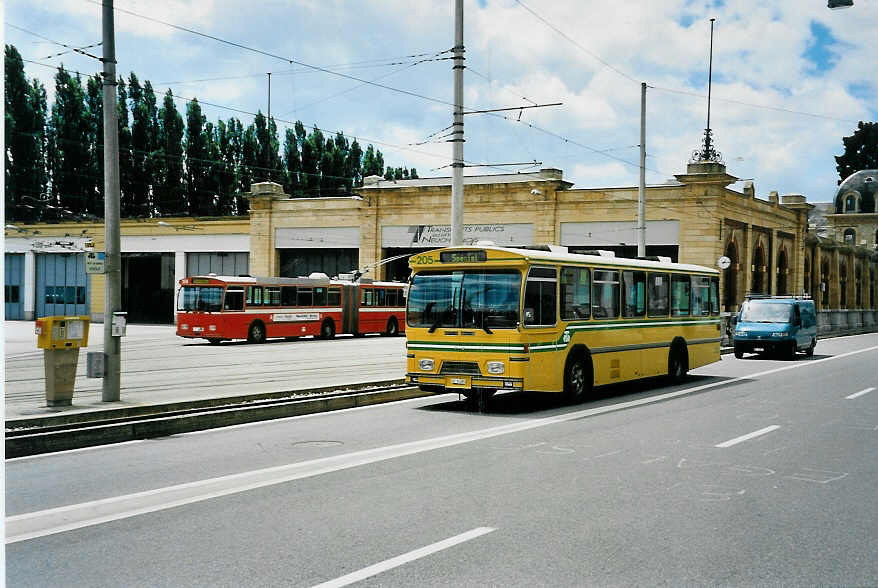 (041'820) - TN Neuch�tel - Nr. 205/NE 84'205 - FBW/Hess am 12. Juli 2000 in Neuch�tel, D�p�t