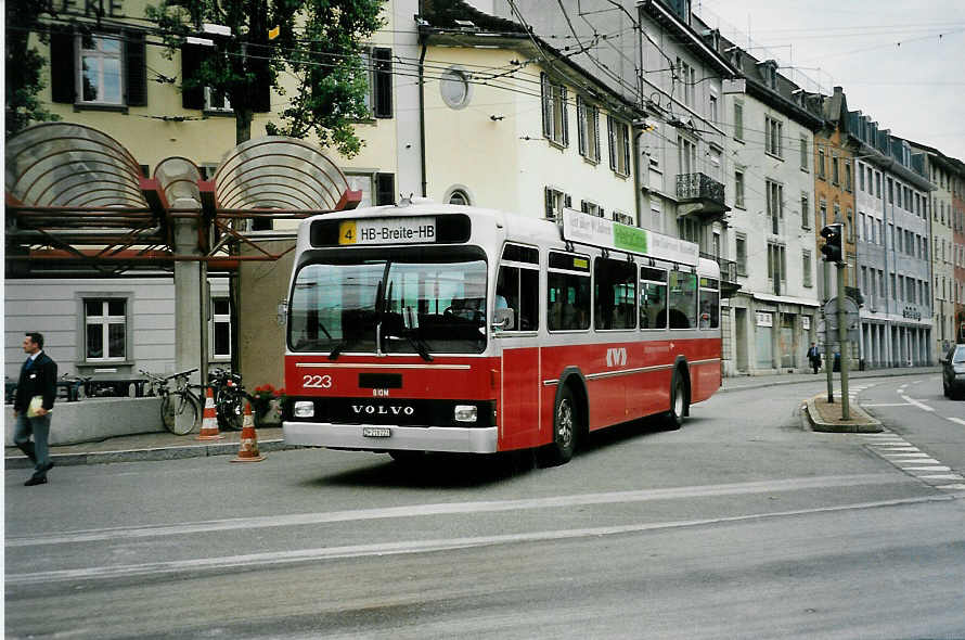 (041'912) - WV Winterthur - Nr. 223/ZH 218'223 - Volvo/T�scher am 13. Juli 2000 beim Hauptbahnhof Winterthur