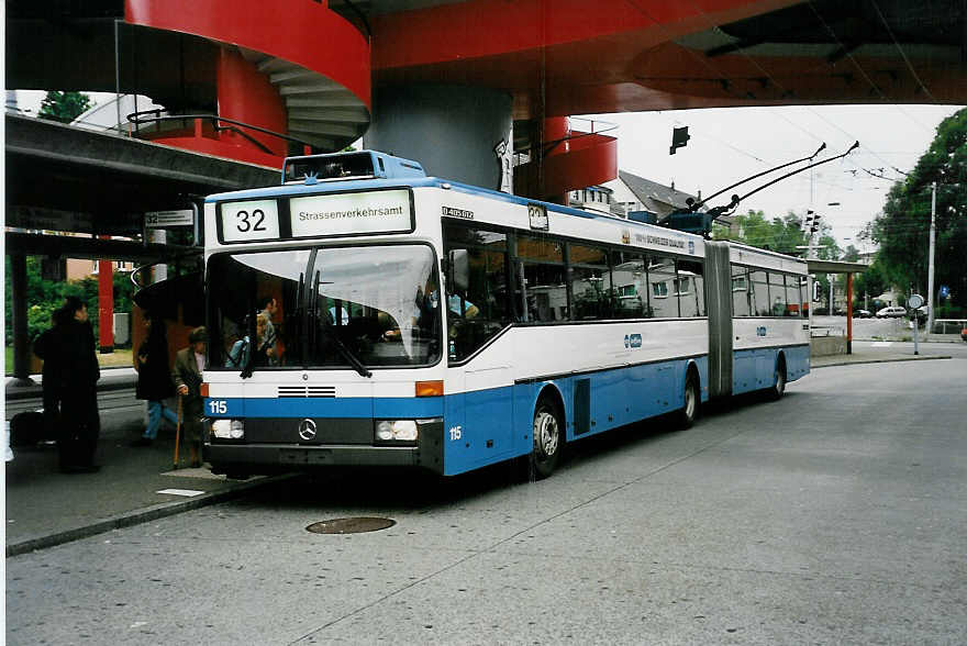 (041'931) - VBZ Z�rich - Nr. 115 - Mercedes Gelenktrolleybus am 13. Juli 2000 in Z�rich, Bucheggplatz