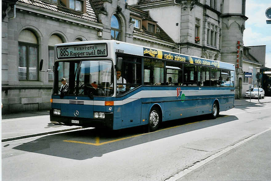 (042'018) - VZO Gr�ningen - Nr. 47/ZH 236'747 - Mercedes am 17. Juli 2000 beim Bahnhof Rapperswil