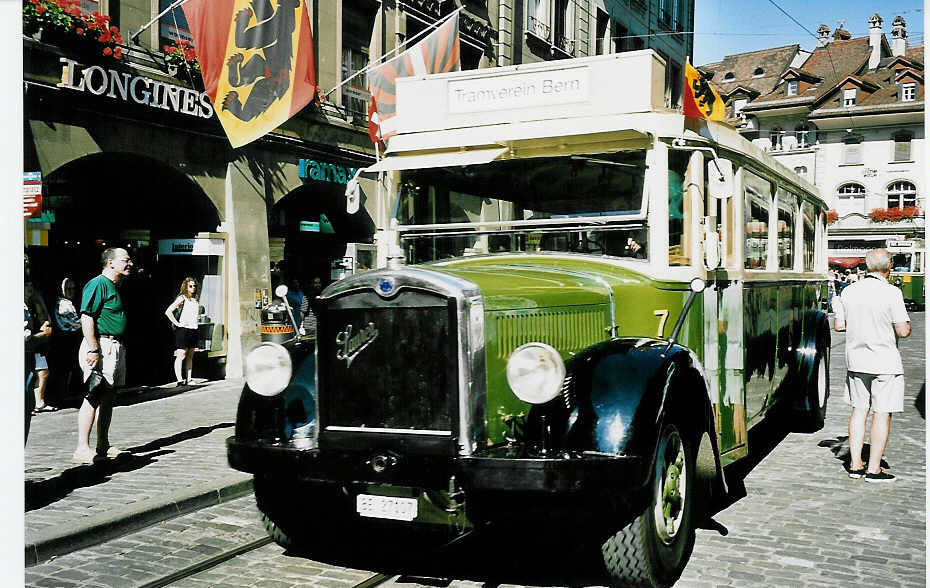 (042'506) - SVB Bern (TVB) - Nr. 7/BE 27'107 - Saurer/R&Str. am 12. August 2000 in Bern, B�renplatz