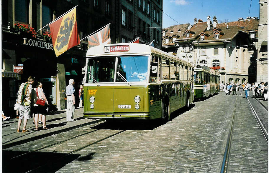(042'514) - SVB Bern - Nr. 157/BE 113'157 - FBW/Gangloff am 12. August 2000 in Bern, B�renplatz