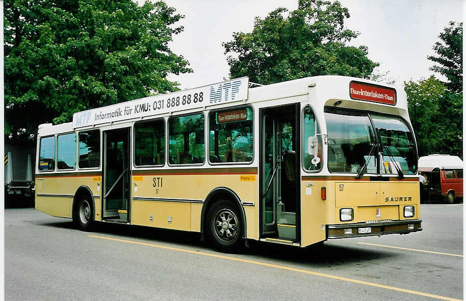 (042'622) - STI Thun - Nr. 57/BE 413'457 - Saurer/R&J am 18. August 2000 bei der Schiffl�ndte Thun