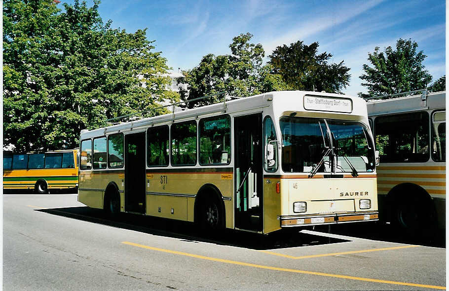(043'120) - STI Thun - Nr. 46/BE 396'546 - Saurer/R&J am 9. September 2000 bei der Schiffl�ndte Thun