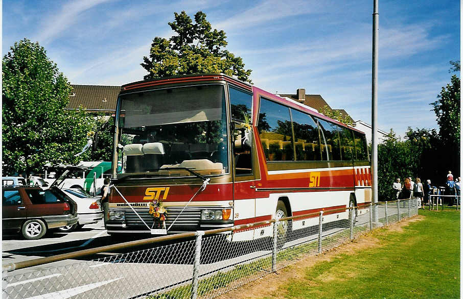 (043'126) - STI Thun - Nr. 39/BE 61'012 - Dr�gm�ller (ex TSG Blumenstein Nr. 9) am 9. September 2000 in Thun-Lerchenfeld, Waldeck