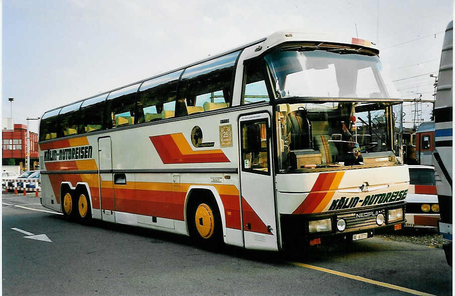 (043'220) - K�lin, Zollikofen - BE 63'771 - Neoplan am 14. September 2000 in Thun, CarTerminal