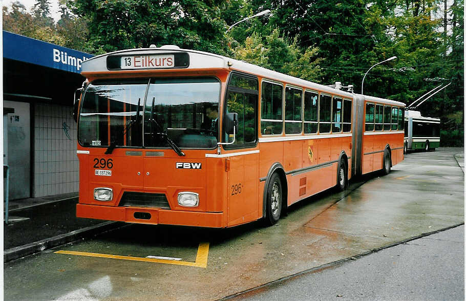 (043'402) - SVB Bern - Nr. 296/BE 337'296 - FBW/Hess (ex TPG Gen�ve Nr. 119) am 2. Oktober 2000 in Bern, B�mpliz