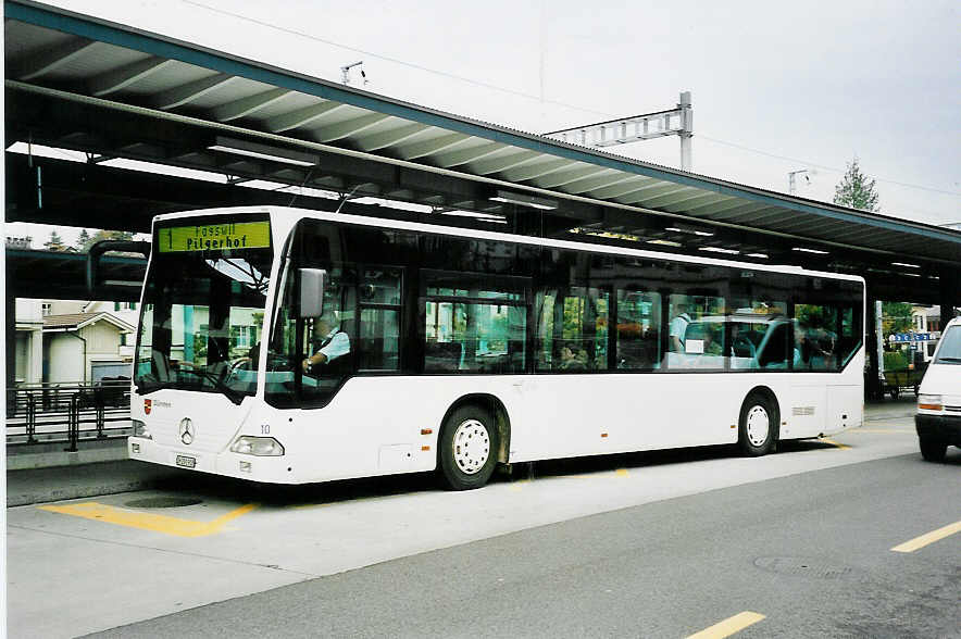 (043'531) - VZO Gr�ningen - Nr. 10/ZH 291'918 - Mercedes am 17. Oktober 2000 beim Bahnhof R�ti