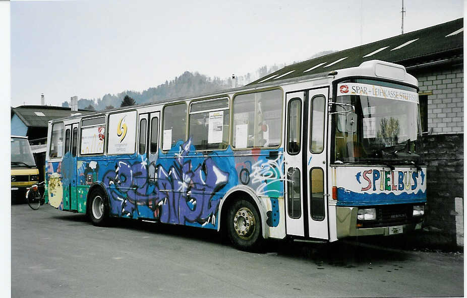 (044'715) - Kirchgemeinde, Steffisburg - Neoplan/Auw�rter (ex AvH Heimenschwand Nr. 3) am 15. Februar 2001 in Thun, Garage STI
