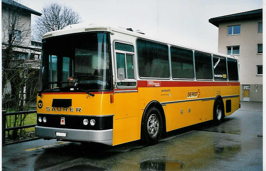 (045'010) - Schnider, Sch�pfheim - LU 15'607 - Saurer/R&J am 22. Februar 2001 in Sch�pfheim, Garage