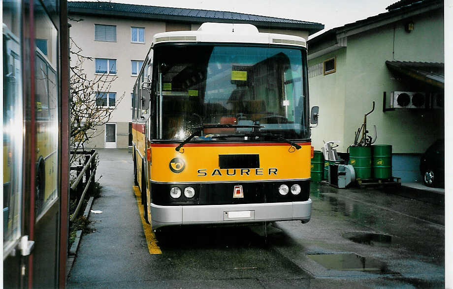 (045'011) - Schnider, Sch�pfheim - LU 15'607 - Saurer/R&J am 22. Februar 2001 in Sch�pfheim, Garage