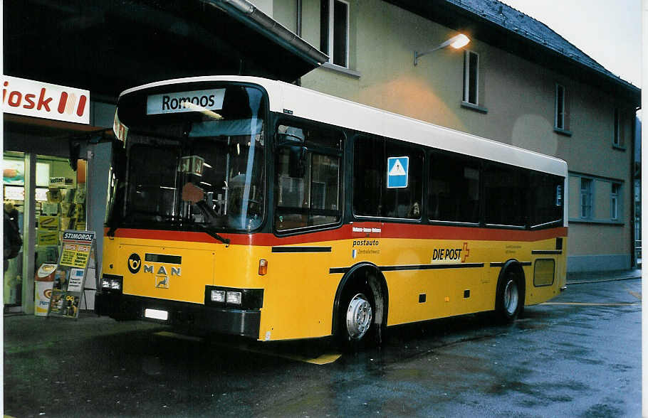 (045'013) - Untern�hrer, Romoos - LU 15'097 - MAN/Lauber am 22. Februar 2001 beim Bahnhof Wolhusen