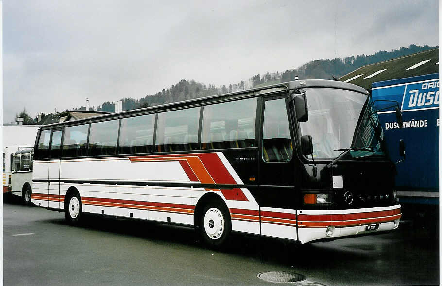 (045'212) - Schweizer Armee - M+3051 - Setra am 8. M�rz 2001 in Thun Garage STI