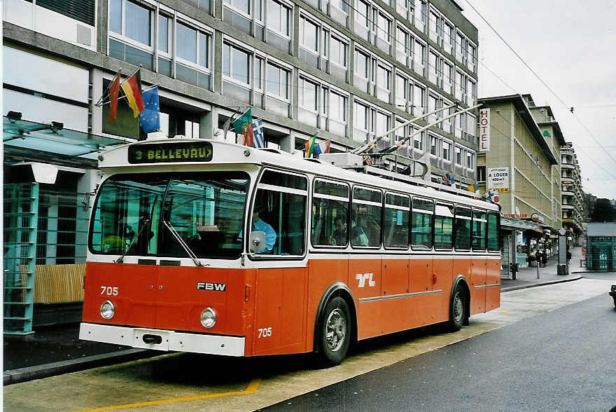 (045'225) - TL Lausanne - Nr. 705 - FBW/Hess Trolleybus am 11. M�rz 2001 beim Bahnhof Lausanne