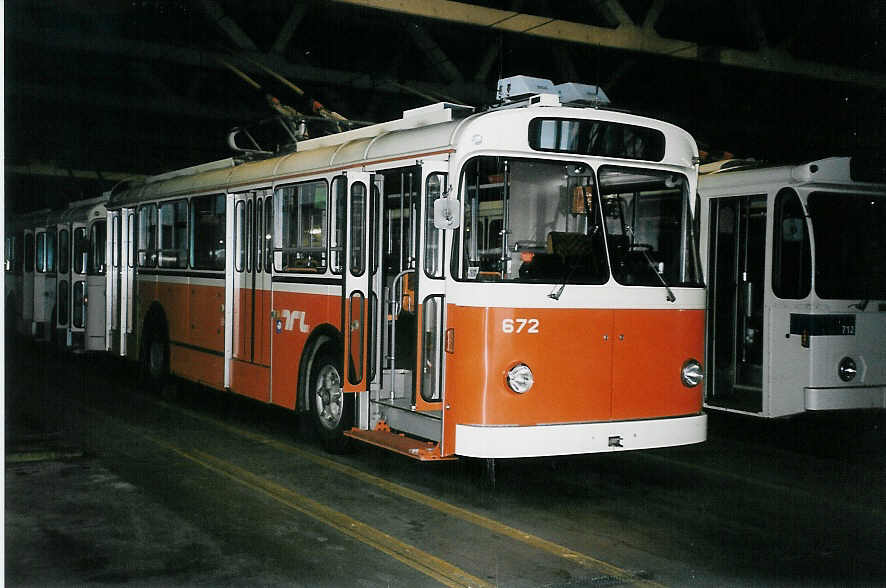 (045'318) - TL Lausanne - Nr. 672 - FBW/Eggli Trolleybus am 11. M�rz 2001 in Lausanne, D�p�t Borde